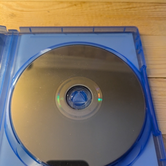 Grand Theft Auto V for PS4 - Blue Case Pre-owned - Picture 6 of 6